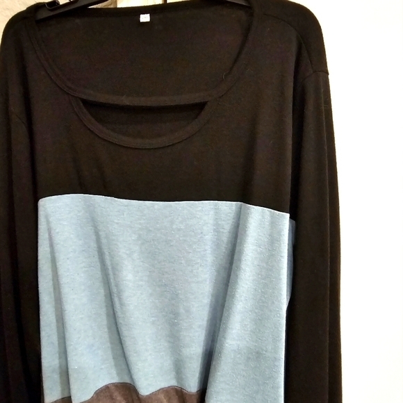 Amazon Tunic with Cut out Neckline & Twist Knot Black, Blue & Gray. 2XL EUC - Picture 5 of 9